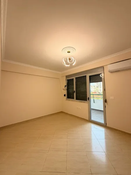 Tirane, jepet me qera zyre Kati 3, 130 m² 1.300 € (RRUGA E DIBRES)