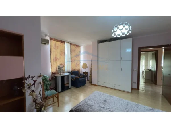 Tirane, jepet me qera apartament 2+1+2 Kati 9, 119 m² 800 € (RRUGA E ELBASANIT)