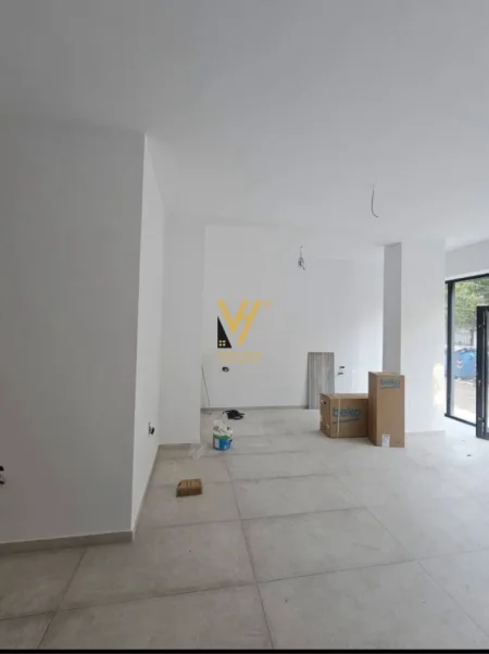 Tirane, jepet me qera ambjent biznesi Kati 0, 60 m² 520 € (DON BOSKO)