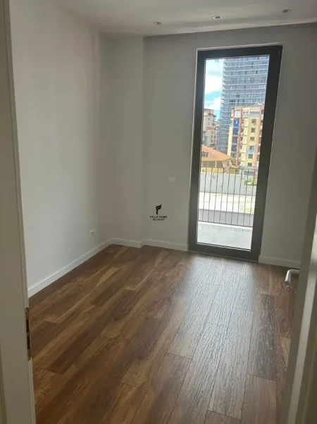Tirane, jepet me qera zyre Kati 4, 116 m² 1.700 € (RRUGA E KOSOVAREVE)