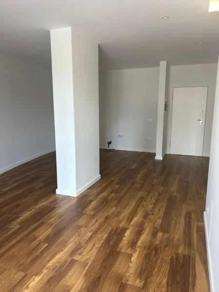 Tirane, jepet me qera zyre Kati 4, 116 m² 1.700 € (RRUGA E KOSOVAREVE)