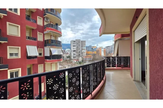Vlore, shitet apartament 1+1+Ballkon Kati 4, 86 m² 149.500 € (Rruga Pelivan Leskaj, Vlorë)