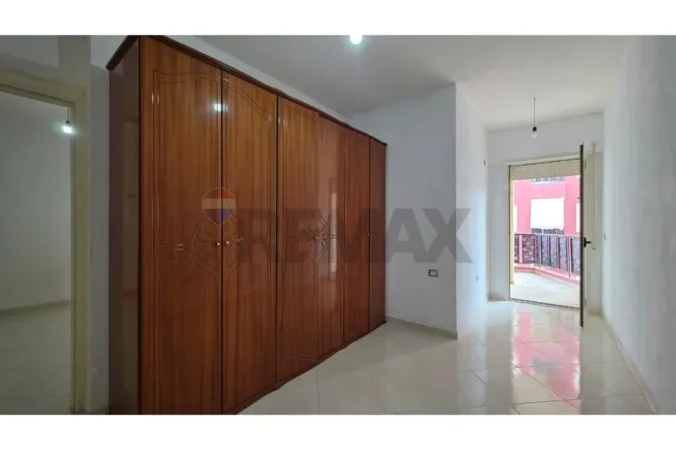Vlore, shitet apartament 1+1+Ballkon Kati 4, 86 m² 149.500 € (Rruga Pelivan Leskaj, Vlorë)