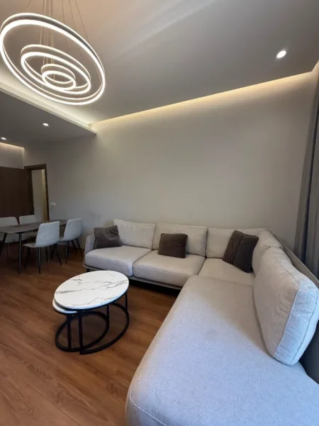 Tirane, jepet me qera apartament 2+1+Ballkon Kati 2, 113 m² (Kompleksi Arlis, Farmacia 10)