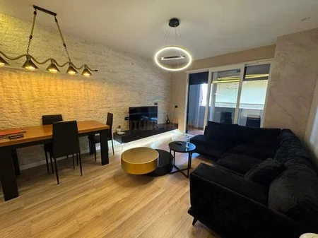 Tirane, jepet me qera apartament 2+1 Kati 5, 115 m² 1.000 € (STACION TRENI ,JORDAN MISJA,SPAK ,KOMPLEKSI PANORAMA)