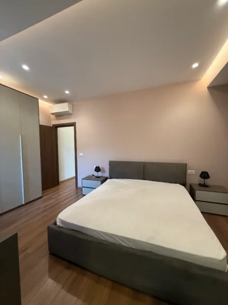 Tirane, jepet me qera apartament 2+1 Kati 2, 113 m² ,70.000LEKE (KOMPLEKSI ARLIS, FARMACIA 10)