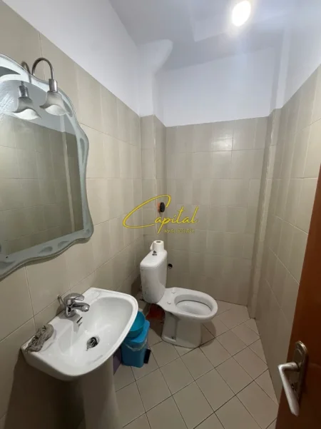 Tirane, jepet me qera dyqan Kati 0, 60 m² 550 € (SHESHI WILLSON)