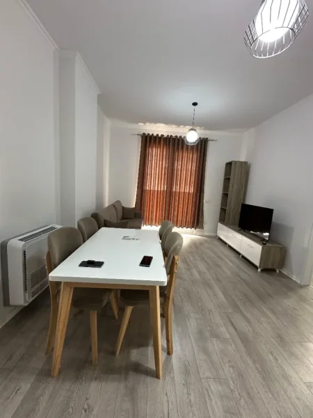 Tirane, jepet me qera apartament 1+1+Ballkon Kati 2, 65 m² 450 € (Rruga "Donald Trump",Kamez)
