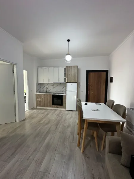 Tirane, jepet me qera apartament 1+1+Ballkon Kati 2, 65 m² 450 € (Rruga "Donald Trump",Kamez)