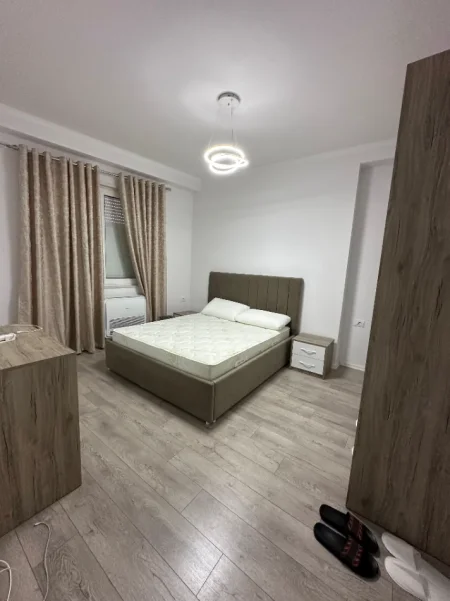 Tirane, jepet me qera apartament 1+1+Ballkon Kati 2, 65 m² 450 € (Rruga "Donald Trump",Kamez)