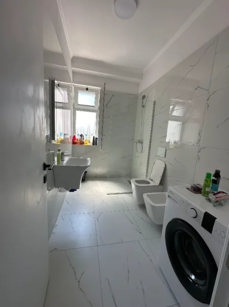 Tirane, jepet me qera apartament 1+1+Ballkon Kati 2, 65 m² 450 € (Rruga "Donald Trump",Kamez)