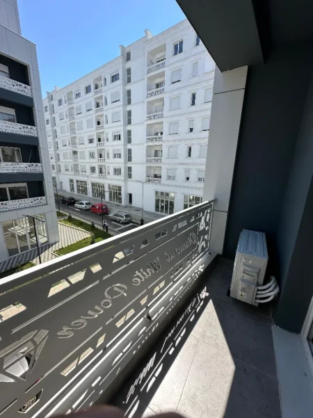 Tirane, jepet me qera apartament 1+1+Ballkon Kati 2, 65 m² 450 € (Rruga "Donald Trump",Kamez)