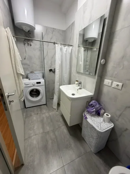 Tirane, jepet me qera apartament 1+1 Kati 5, 650 € (21 dhjetori)