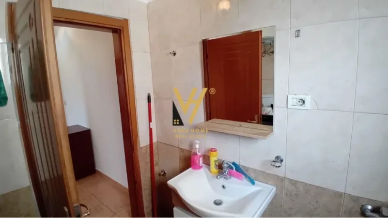 Tirane, jepet me qera apartament 2+1+Ballkon Kati 4, 100 m² 520 € (KINOSTUDIO)