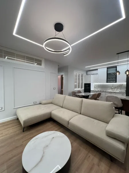 Tirane, jepet me qera apartament 2+1 Kati 5, 77 m² 1.000 € (SELVIA PRANE QENDRES)
