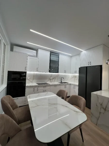 Tirane, jepet me qera apartament 2+1 Kati 5, 77 m² 1.000 € (SELVIA PRANE QENDRES)