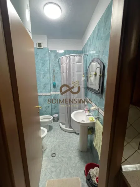 Tirane, jepet me qera apartament 1+1+Ballkon Kati 2, 65 m² 500 € (rruga fortuzi)