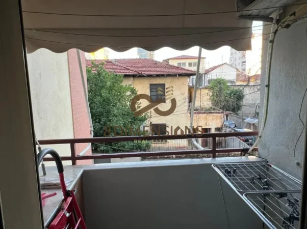 Tirane, jepet me qera apartament 1+1+Ballkon Kati 2, 65 m² 500 € (rruga fortuzi)