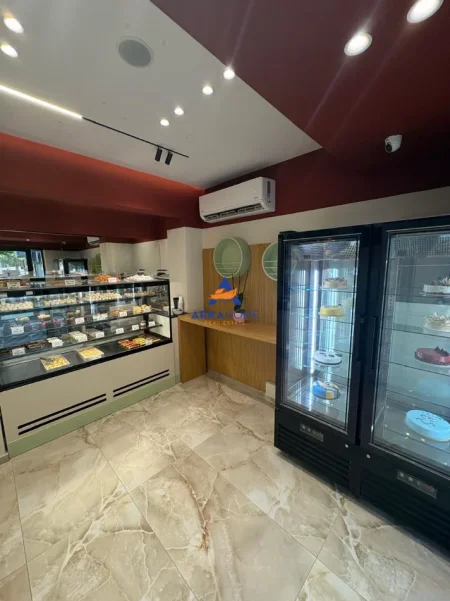Tirane, jepet me qera dyqan Kati 0, 80 m² 3.198 € 