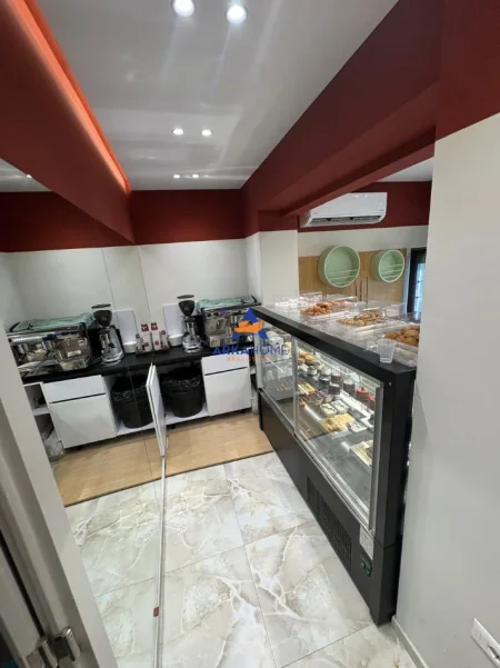 Tirane, jepet me qera dyqan Kati 0, 80 m² 3.198 € 