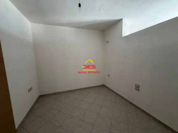 Vlore, shitet apartament 2+1+Ballkon Kati 3, 88 m² (Rruga Sazani)