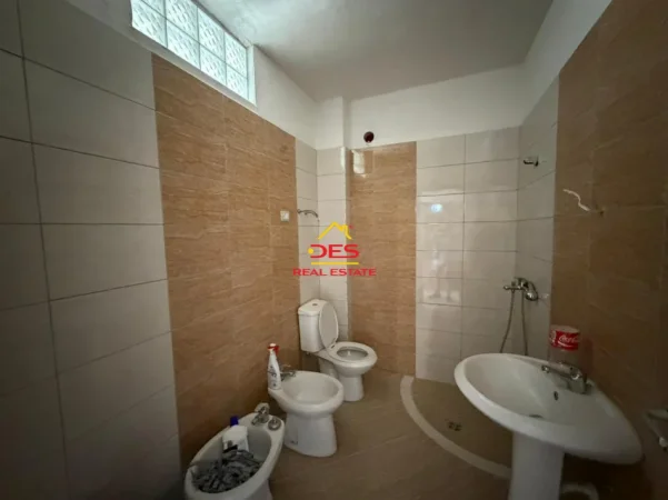 Vlore, shitet apartament 2+1+Ballkon Kati 3, 88 m² (Rruga Sazani)