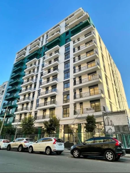 Tirane, jepet me qera ambjent biznesi Kati 2, 94 m² 1.200 € (Komuna e Parisit)