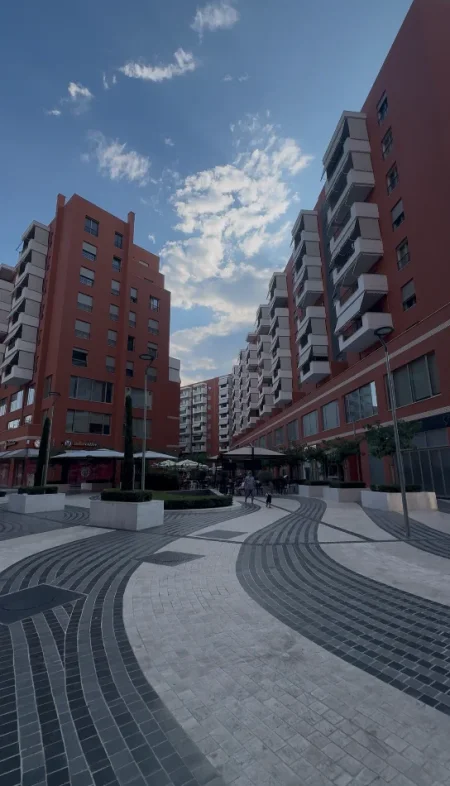 Tirane, jepet me qera apartament 2+1+Ballkon Kati 6, 115 m² 1.500 € (Muhedin Llagani)