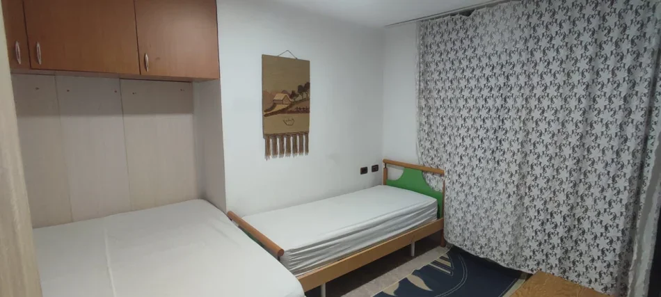 Tirane, jepet me qera garsonier 1+1 Kati 1, 35 m² 350 € (RRUGA E ELBASANIT)