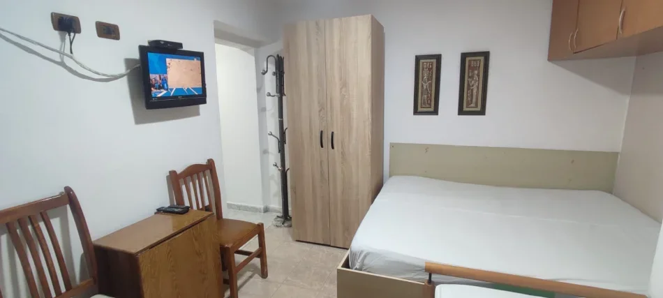 Tirane, jepet me qera garsonier 1+1 Kati 1, 35 m² 350 € (RRUGA E ELBASANIT)