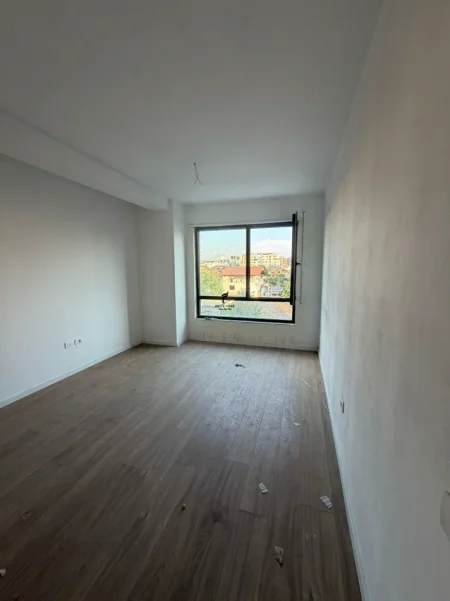 Tirane, jepet me qera zyre Kati 2, 65 m² 450 € (5 MAJI)