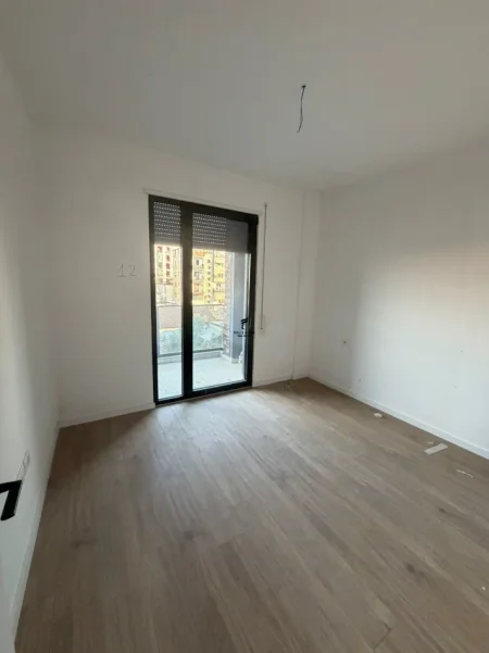 Tirane, jepet me qera zyre Kati 2, 65 m² 450 € (5 MAJI)