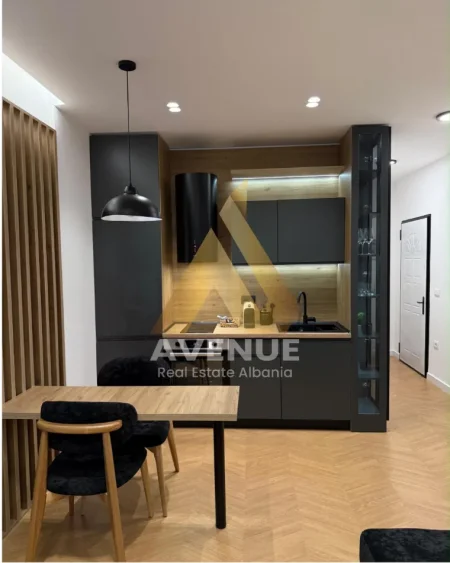 Tirane, jepet me qera apartament 1+1+Ballkon Kati 1, 70 m² 750 € (Liqeni artificial)