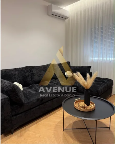 Tirane, jepet me qera apartament 1+1+Ballkon Kati 1, 70 m² 750 € (Liqeni artificial)