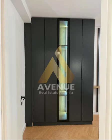Tirane, jepet me qera apartament 1+1+Ballkon Kati 1, 70 m² 750 € (Liqeni artificial)