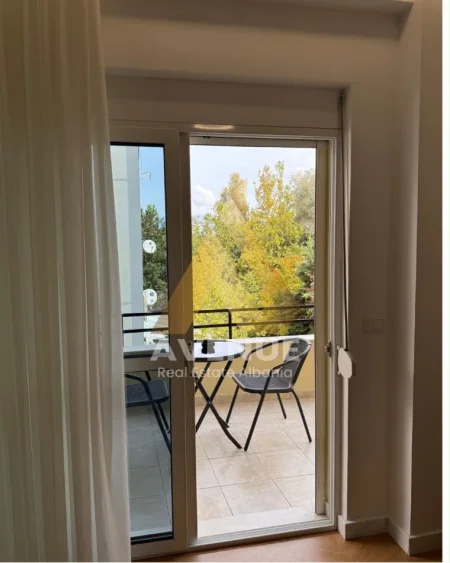 Tirane, jepet me qera apartament 1+1+Ballkon Kati 1, 70 m² 750 € (Liqeni artificial)
