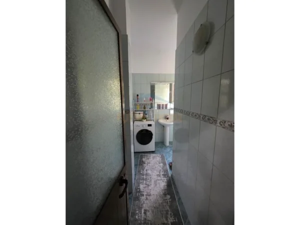 Tirane, shitet Vile Vile 2 Katshe Kati 0, 199 m² 395.000 € (Rruga e Elbasanit)