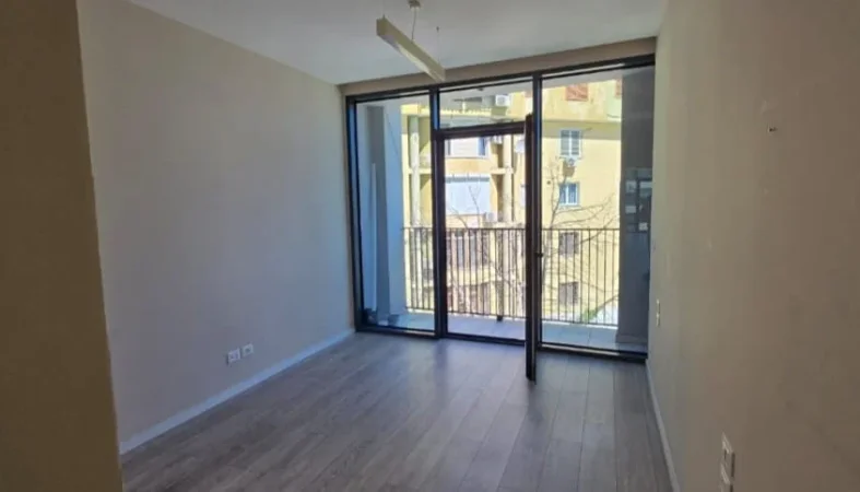 Tirane, jepet me qera zyre Kati 1, 102 m² 1.500 € (rruga kosovareve)