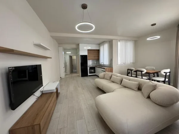 Tirane, jepet me qera apartament 1+1+Ballkon Kati 2, 70 m² 650 € (River Residence Astir)