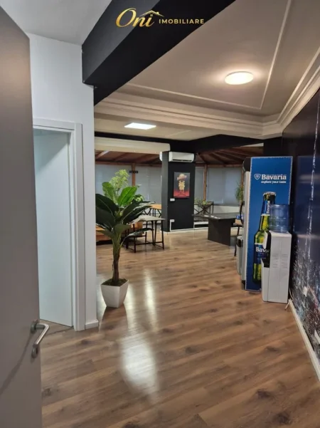 Tirane, jepet me qera zyre Kati 3, 154 m² 900 € (RRUGA E KAVAJES)