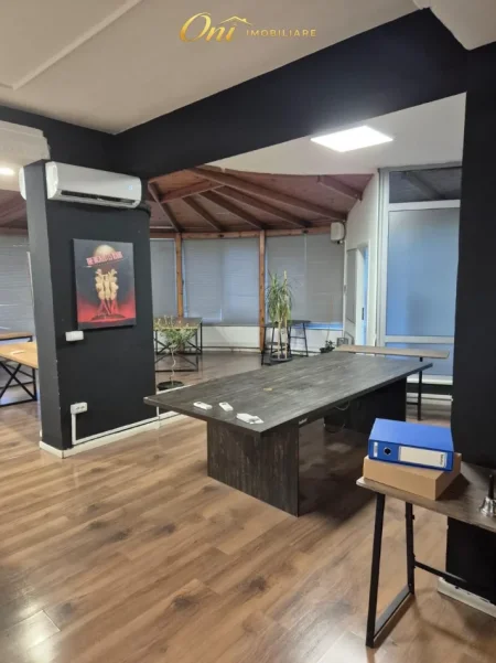 Tirane, jepet me qera zyre Kati 3, 154 m² 900 € (RRUGA E KAVAJES)