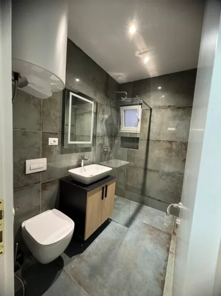 Tirane, jepet me qera apartament+verande | Penthouse 2+1+Aneks+Ballkon Kati 11, 126 m² 850 € (Rruga e Dafinave, Ish Fusha e Aviacionit)