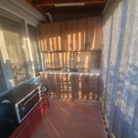 Tirane, jepet me qera apartament 1+1+Ballkon , 450 € (Mine Peza)