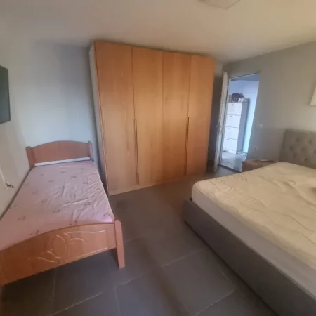 Tirane, jepet me qera apartament 1+1+Ballkon , 450 € (Mine Peza)