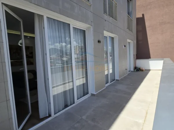 Tirane, jepet me qera apartament 2+1+Ballkon Kati 3, 80 m² 1.000 € (Rruga e Barrikadave, Tiranë)