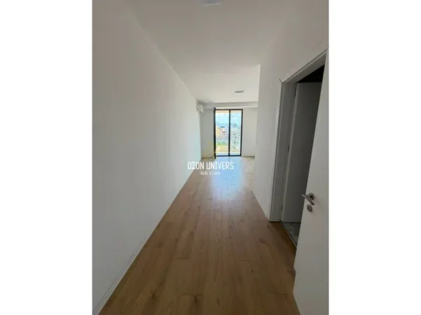 Tirane, jepet me qera apartament 3+1 Kati 5, 160 m² 1.700 € (përfshirë administrimin (Rruga Mine Peza)