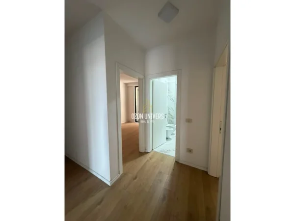 Tirane, jepet me qera apartament 3+1 Kati 5, 160 m² 1.700 € (përfshirë administrimin (Rruga Mine Peza)