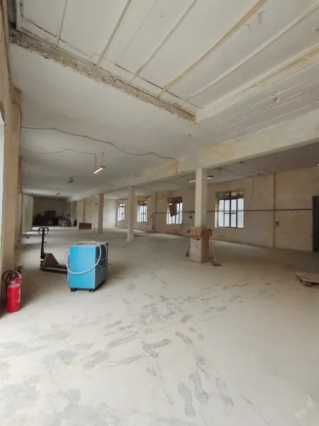 Tirane, jepet me qera magazine Kati 0, 500 m² 4.450 € (Prane Amerikan 3)