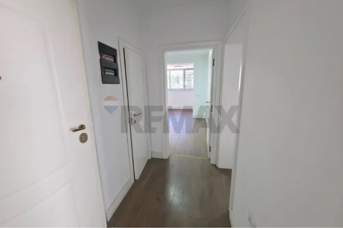 Tirane, jepet me qera zyre Kati 2, 145 m² 1.100 € (Rruga Abdyl Frasheri)