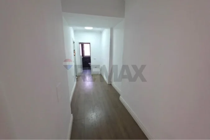 Tirane, jepet me qera zyre Kati 2, 145 m² 1.100 € (Rruga Abdyl Frasheri)